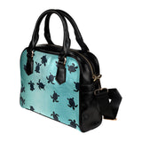 Sea turtle with blue ocean backgroud Shoulder Handbag