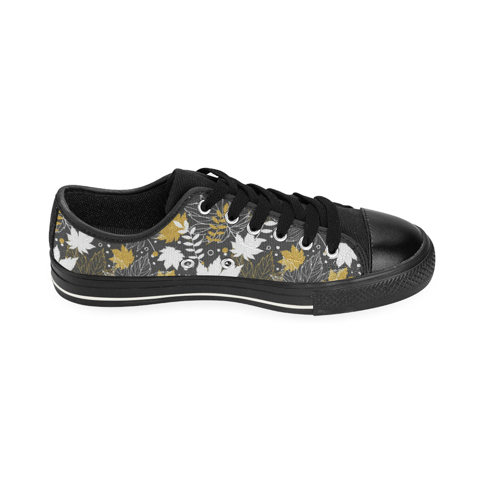 Beautiful gold autumn maple leaf pattern Men's Low Top Canvas Shoes Black