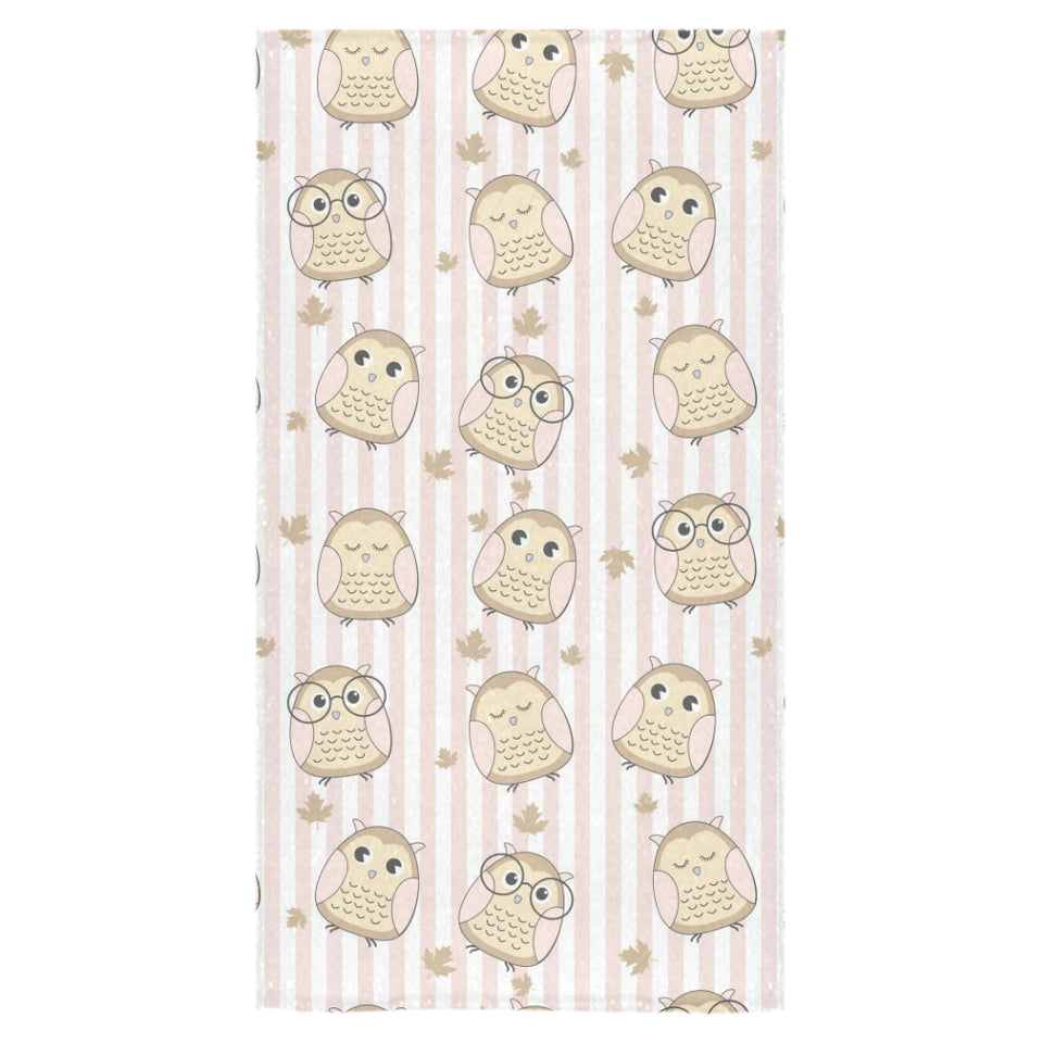 cute owl leaf Bath Towel