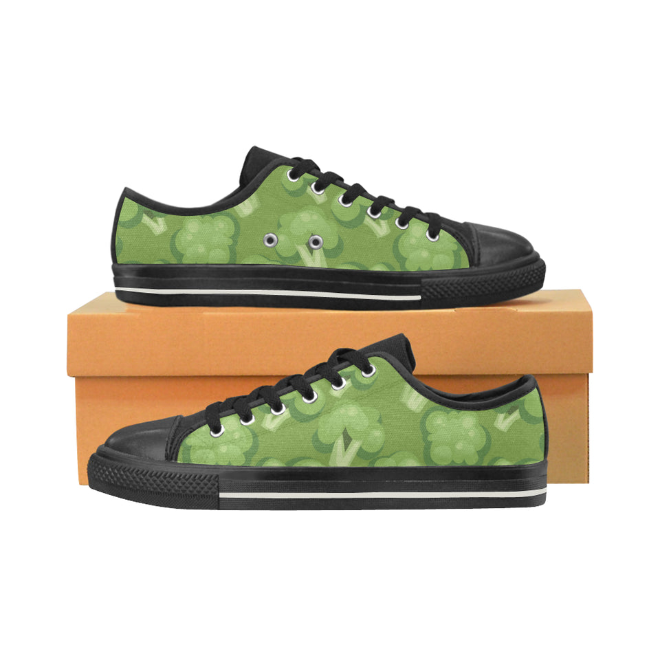 Broccoli pattern green background Men's Low Top Canvas Shoes Black