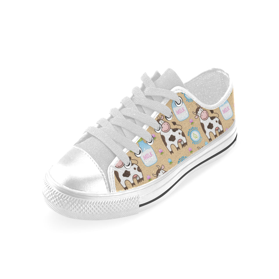 Cow bottle of milk pattern Men's Low Top Canvas Shoes White
