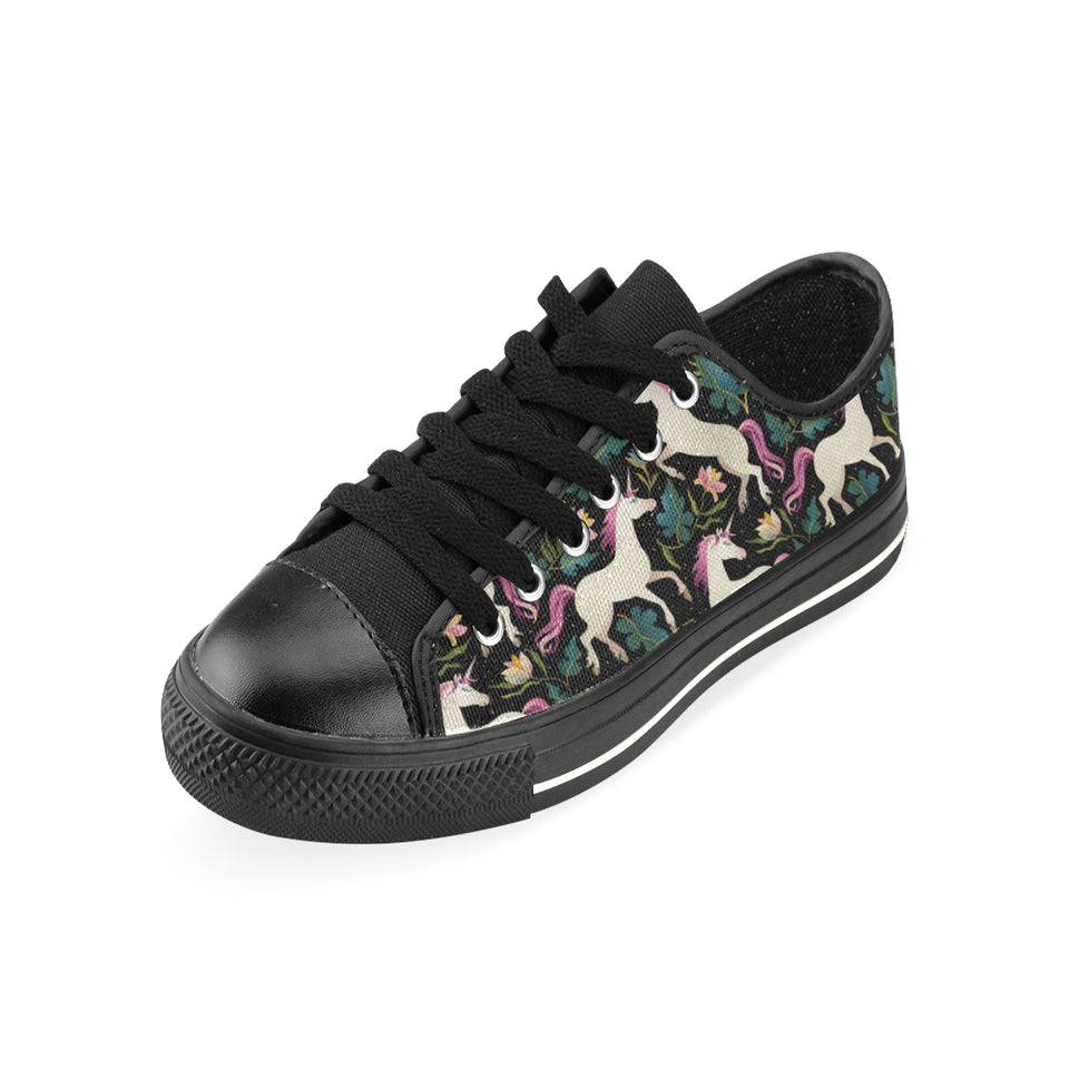 Unicorns forest background Men's Low Top Canvas Shoes Black