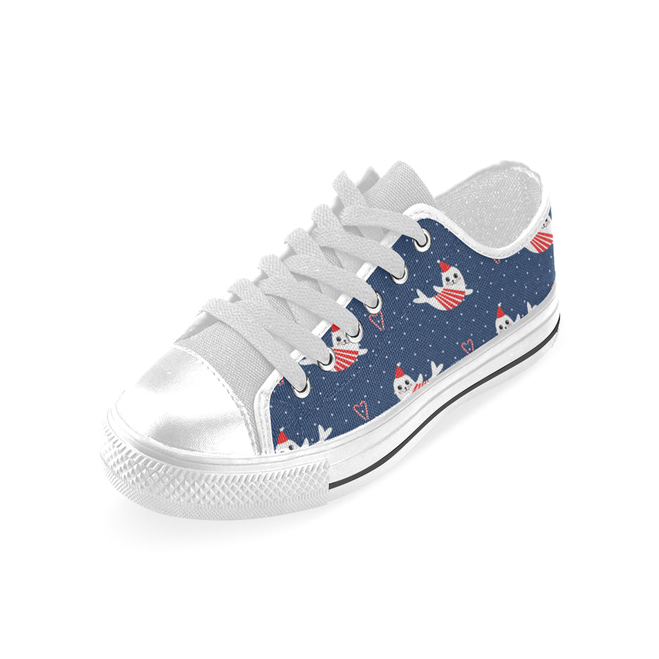 Cute sea lion seal christmas hat candy cane heart Men's Low Top Shoes White