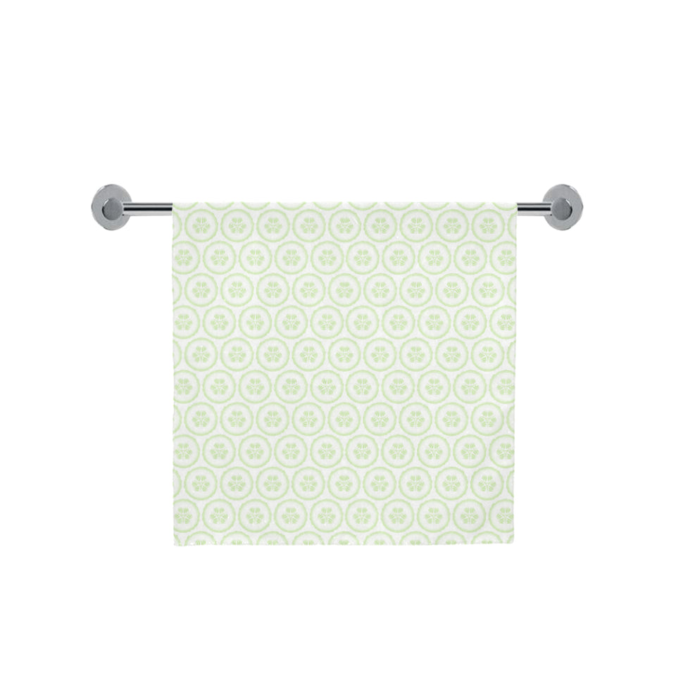 Cucumber pattern background Bath Towel