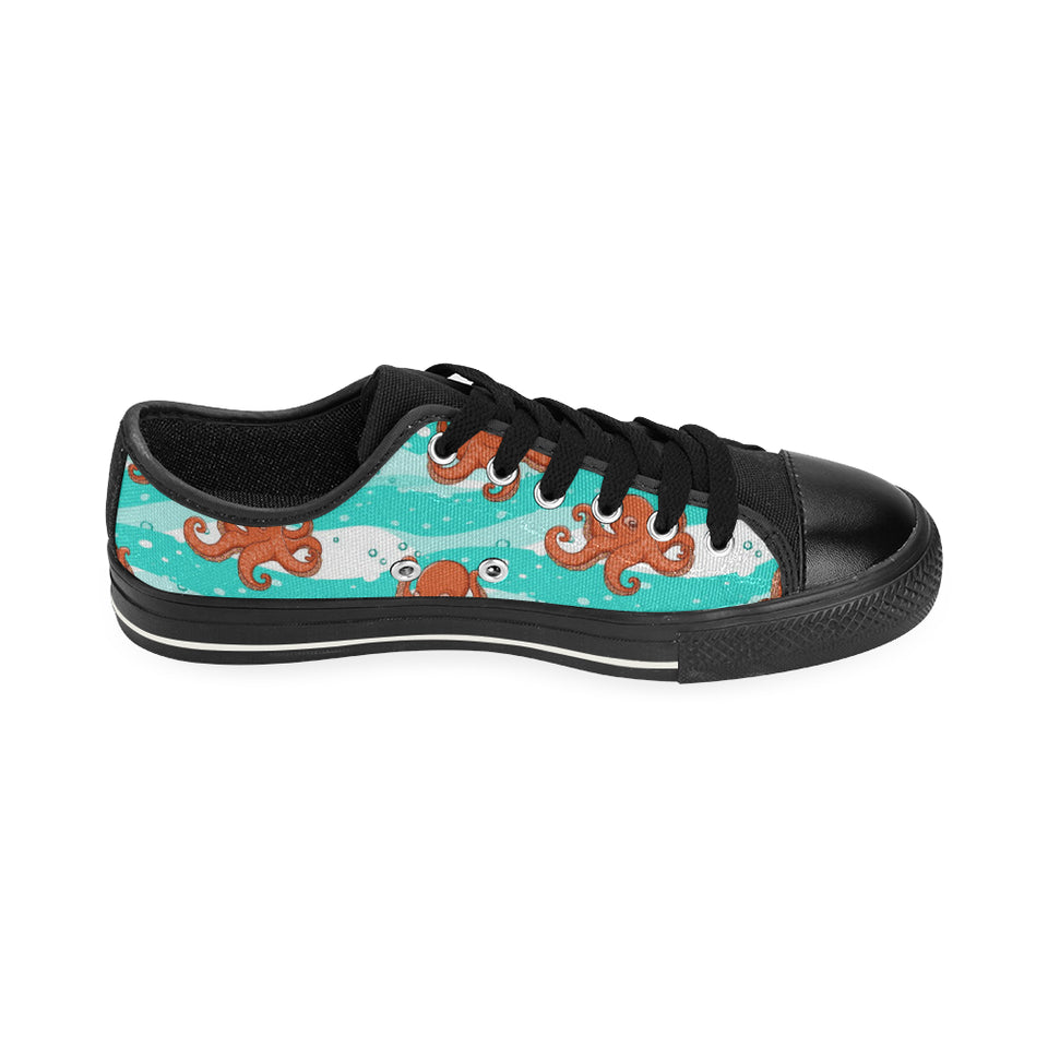 Octopuses sea wave background Men's Low Top Canvas Shoes Black