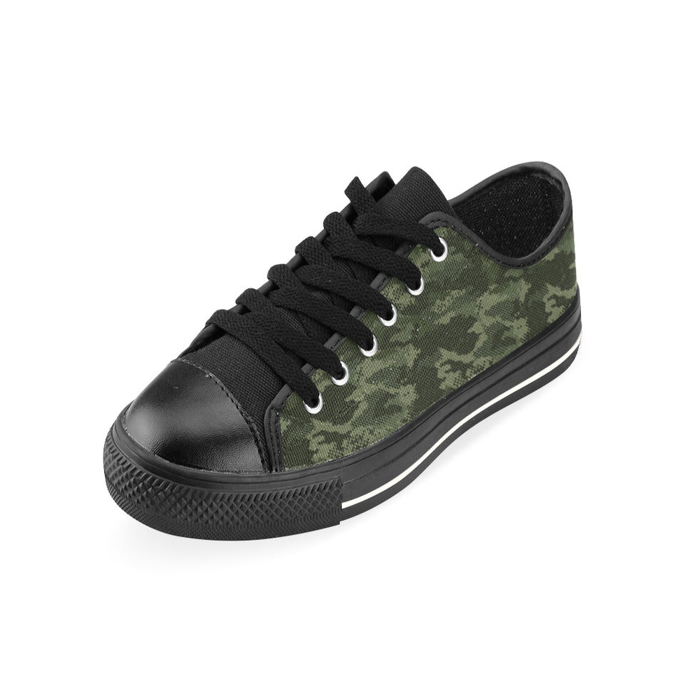 Digital Green camouflage pattern Men's Low Top Canvas Shoes Black