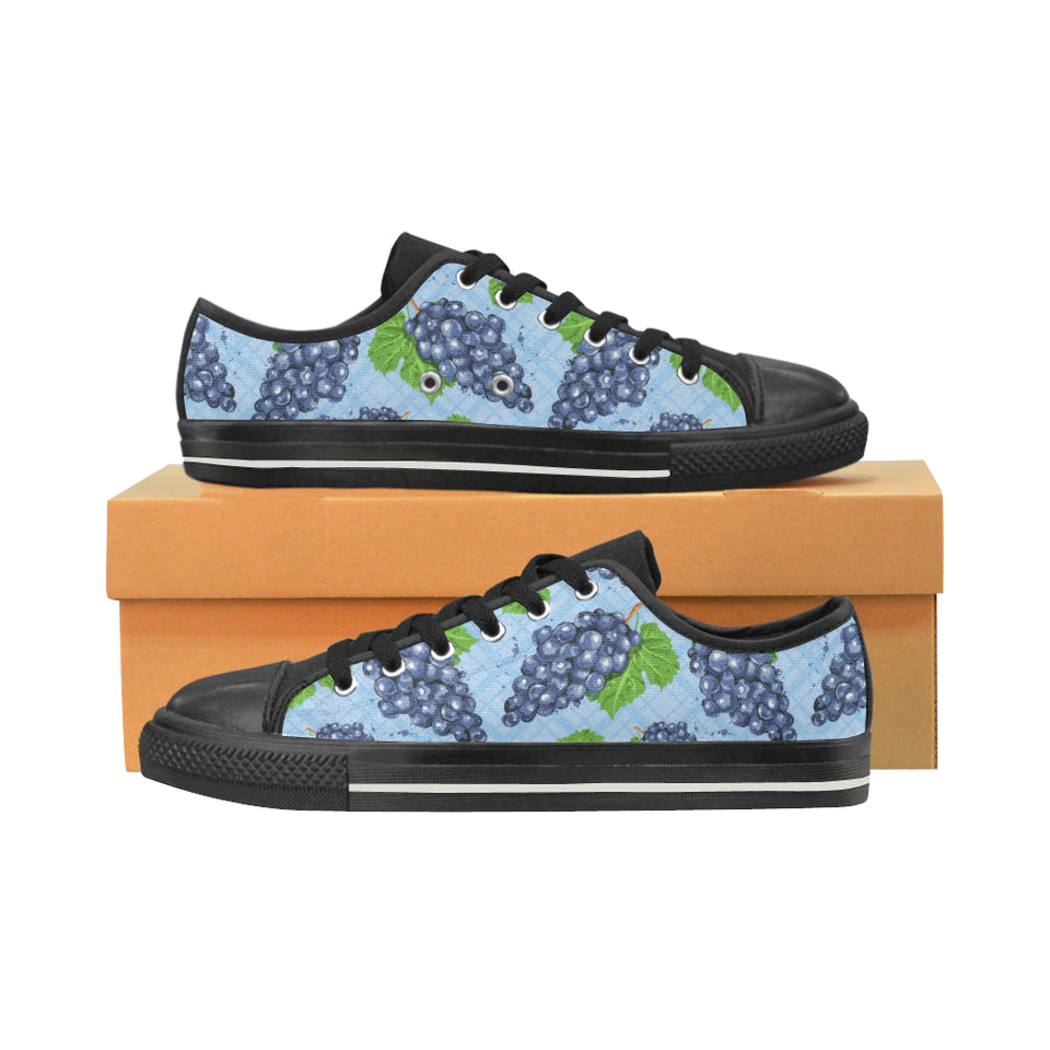 Watercolor grape pattern Women's Low Top Canvas Shoes Black