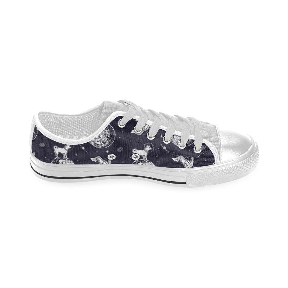Chihuahua space helmet. astronaut pattern Men's Low Top Shoes White