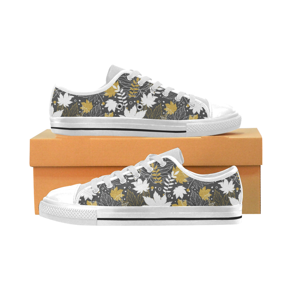 Beautiful gold autumn maple leaf pattern Men's Low Top Canvas Shoes White