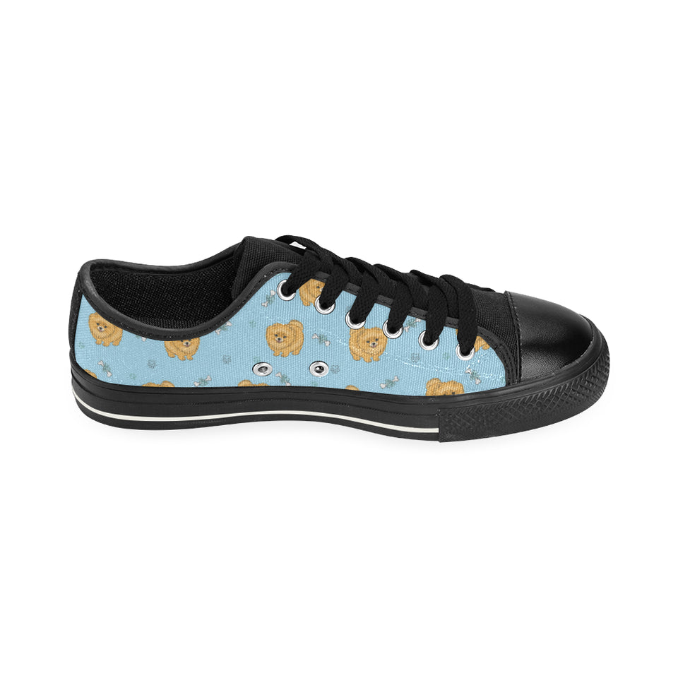 Brown cute pomeranian blue blackground Men's Low Top Canvas Shoes Black