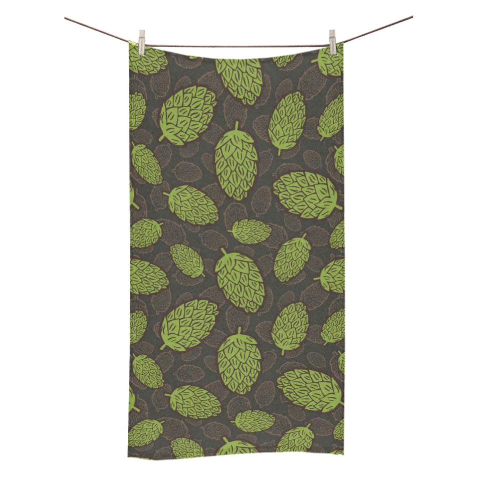 Hop pattern black background Bath Towel