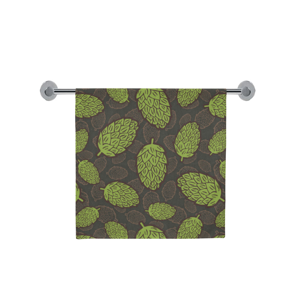 Hop pattern black background Bath Towel