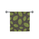 Hop pattern black background Bath Towel