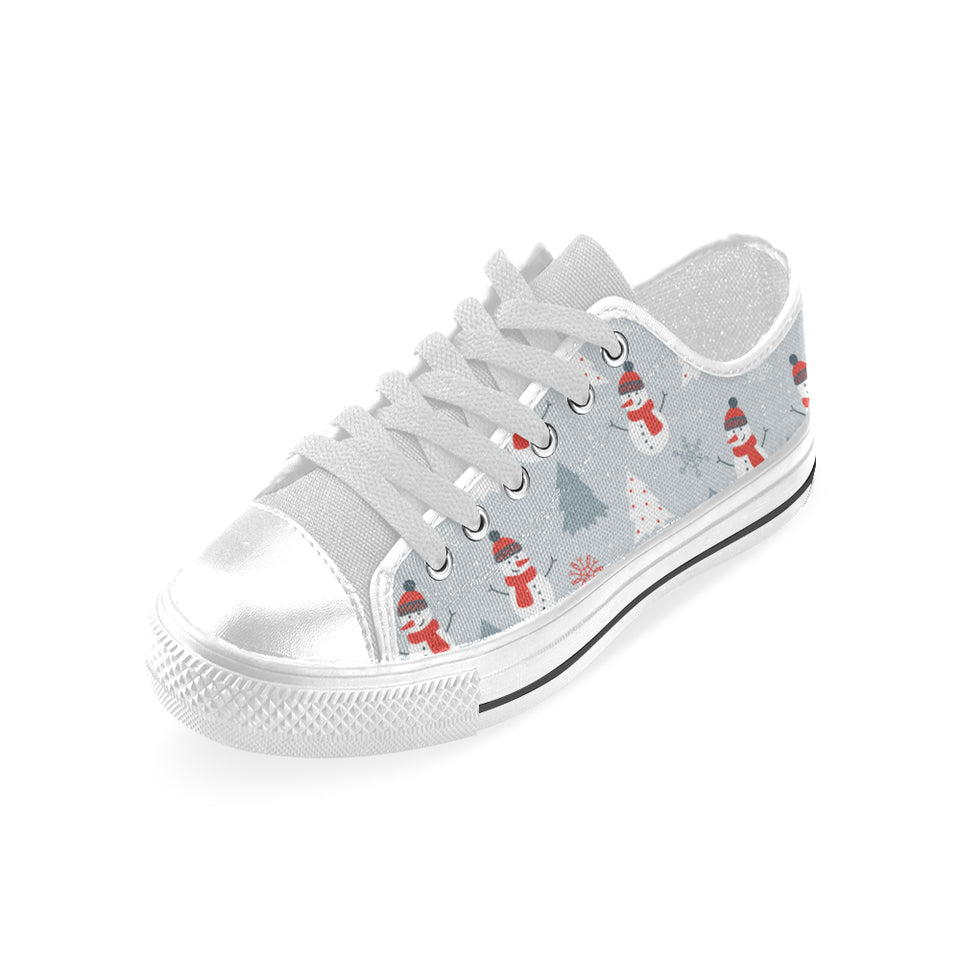 Snowman christmas  tree snow gray background Men's Low Top Shoes White