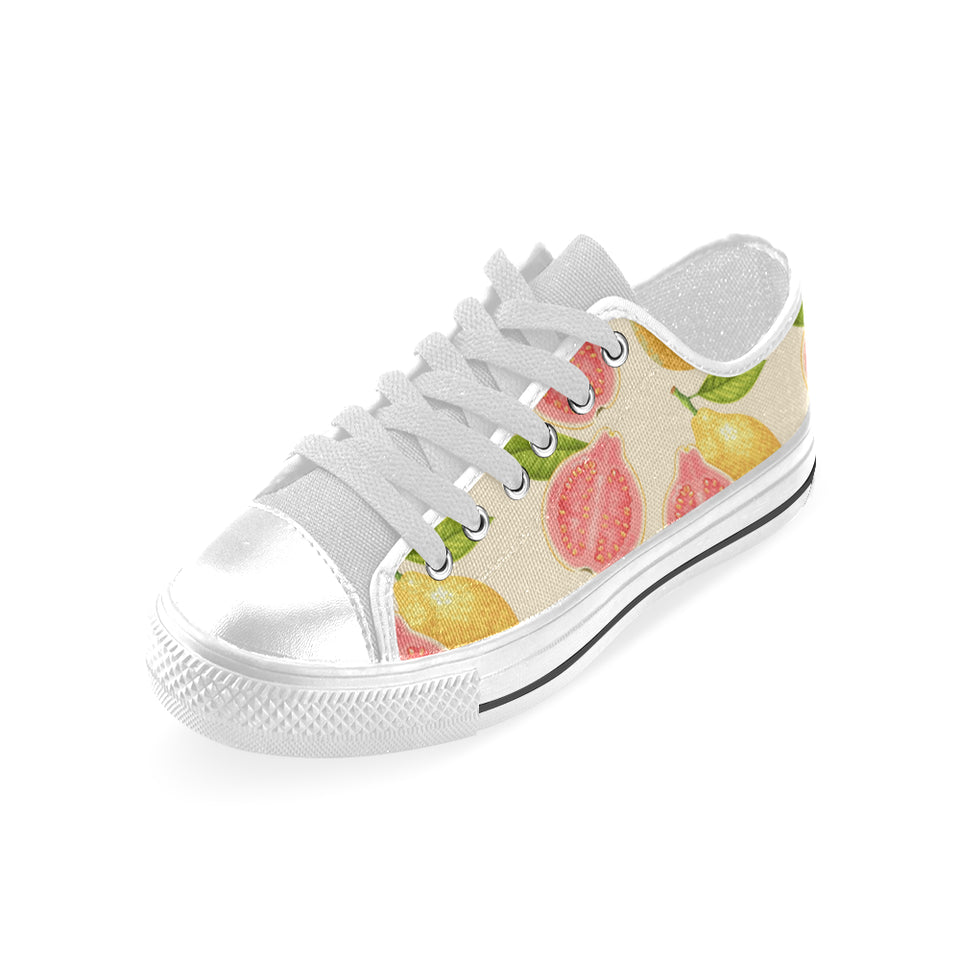Beautiful guava pattern Men's Low Top Canvas Shoes White