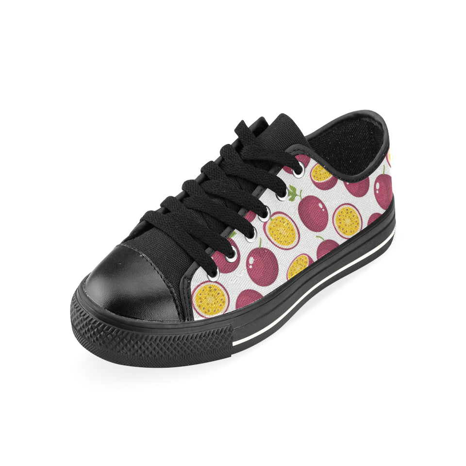 Passion fruit design pattern Men's Low Top Canvas Shoes Black