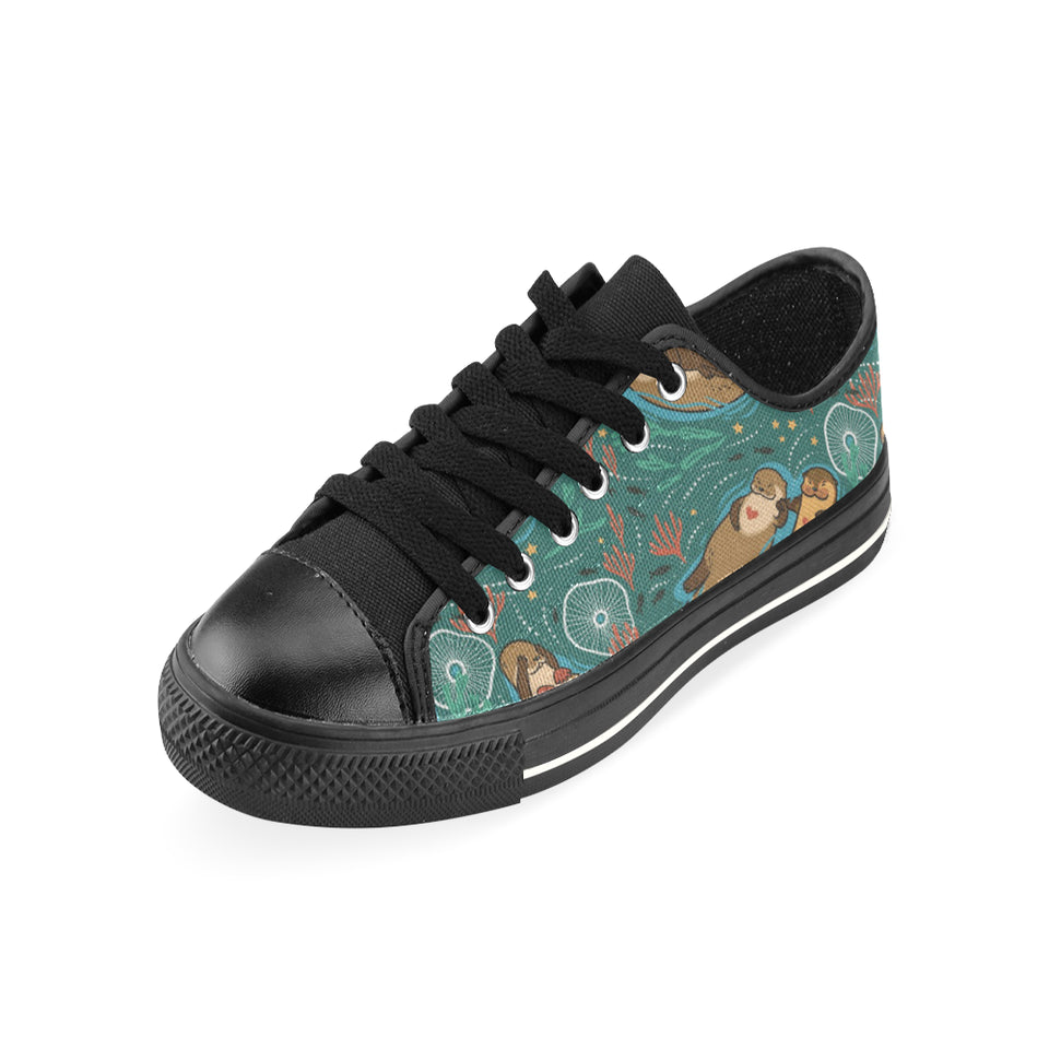 cute brown sea otters ornamental seaweed corals gr Men's Low Top Canvas Shoes Black
