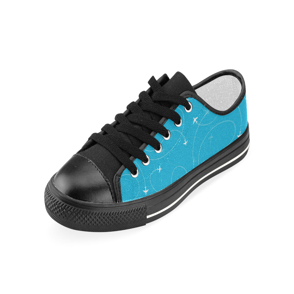 Airplane destinations blue background Women's Low Top Canvas Shoes Black