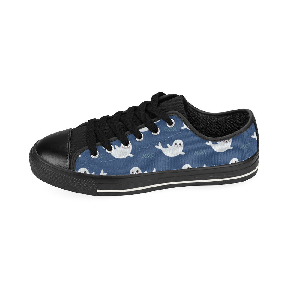 Cute white baby sea lion seal pattern Men's Low Top Canvas Shoes Black