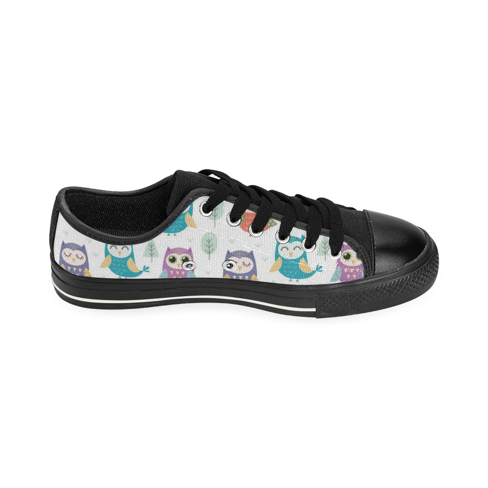 Cute owl pattern Men's Low Top Canvas Shoes Black