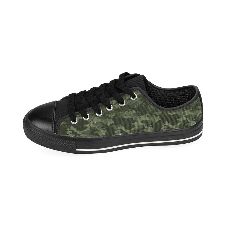 Digital Green camouflage pattern Men's Low Top Canvas Shoes Black