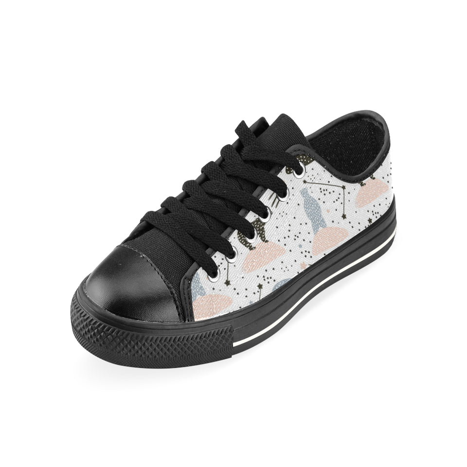 Polar bears star poka dot pattern Men's Low Top Canvas Shoes Black