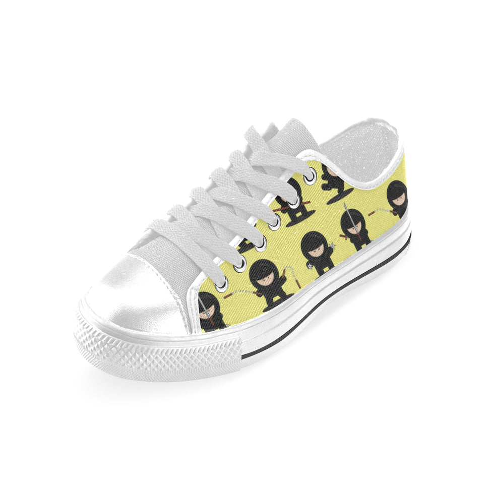 Cute ninja yellow background Men's Low Top Canvas Shoes White