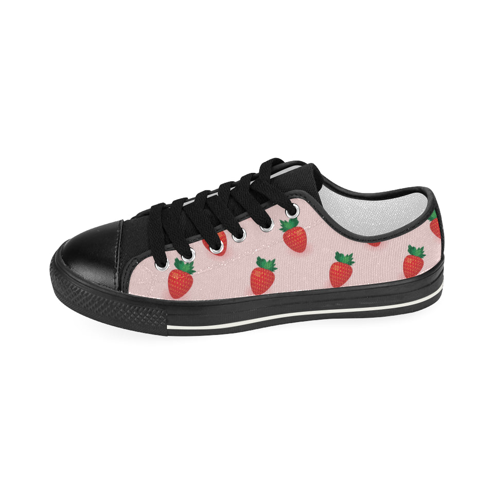 Strawberry beautiful pattern Women's Low Top Canvas Shoes Black