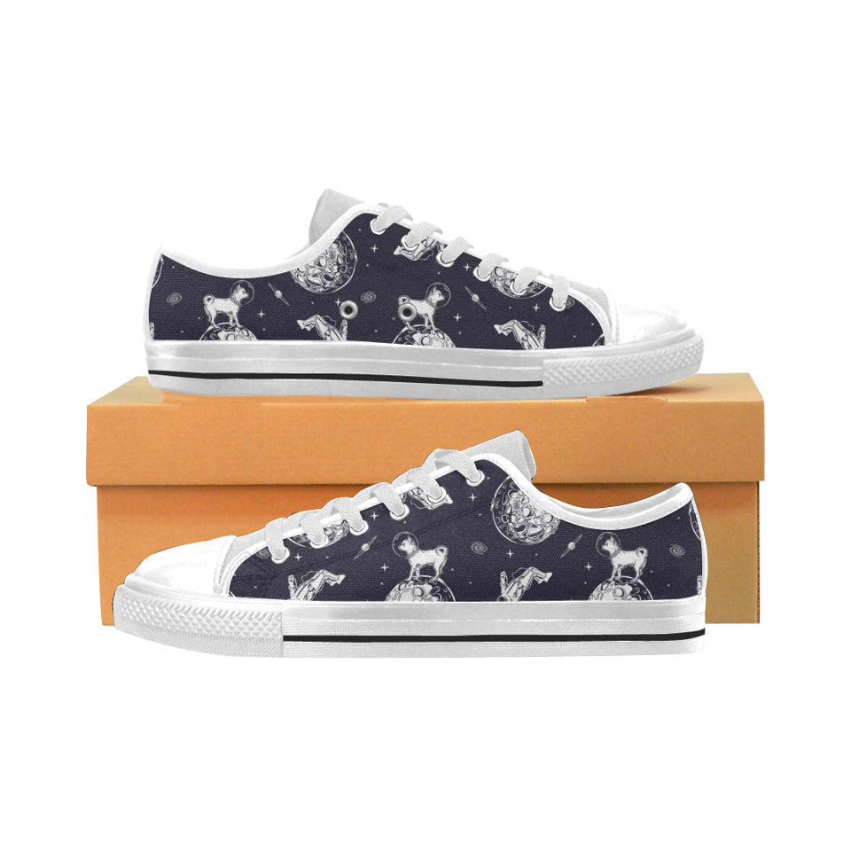 Chihuahua space helmet. astronaut pattern Men's Low Top Shoes White