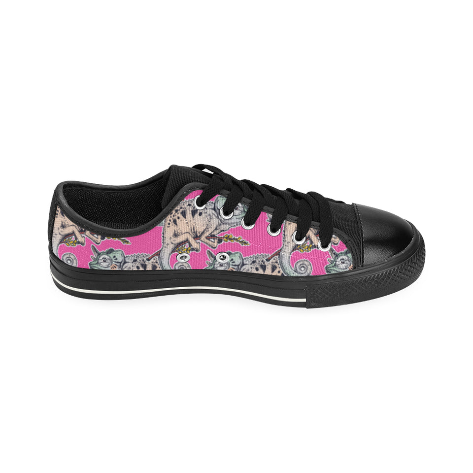Chameleon lizard pattern pink background Men's Low Top Canvas Shoes Black