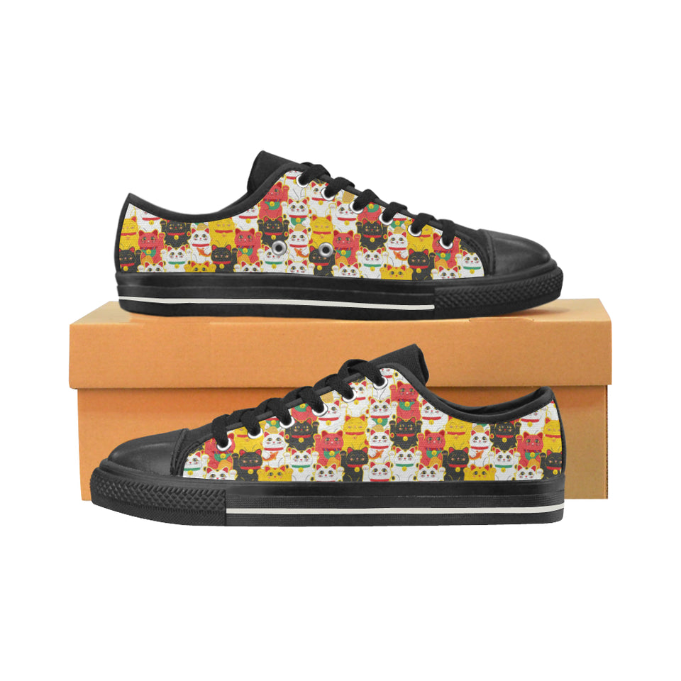 Colorful Maneki neko cat pattern Men's Low Top Canvas Shoes Black