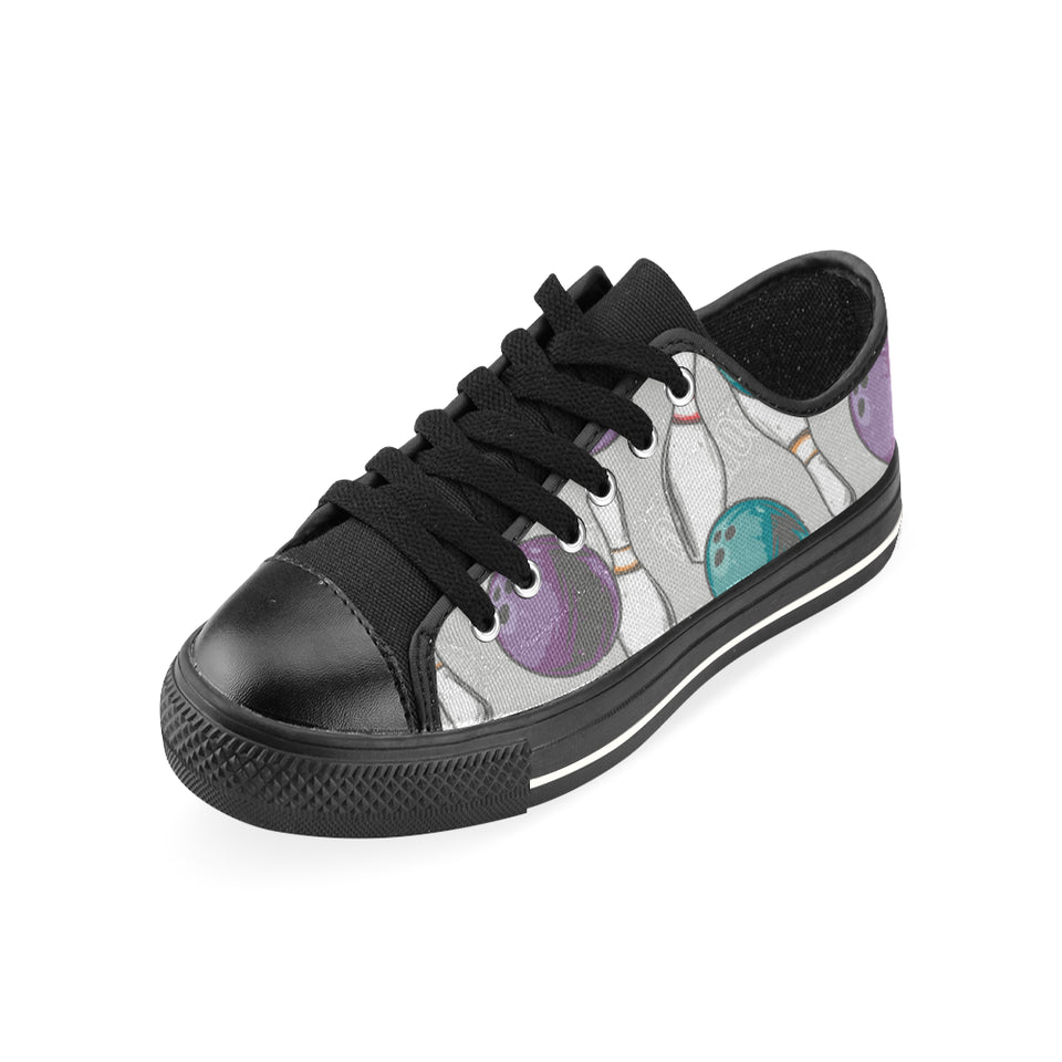 Bowling ball and pin gray background Men's Low Top Canvas Shoes Black