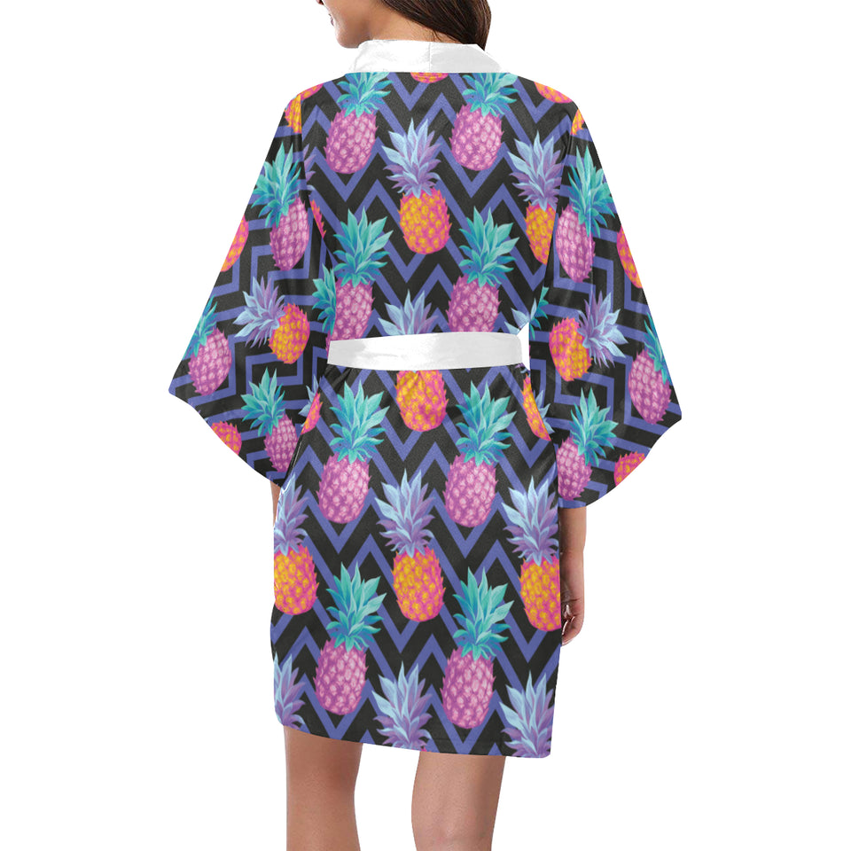 Pineapples pattern zigzag background Women's Short Kimono Robe
