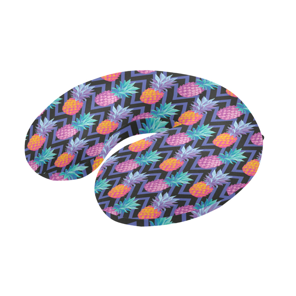 Pineapples pattern zigzag background U-Shaped Travel Neck Pillow