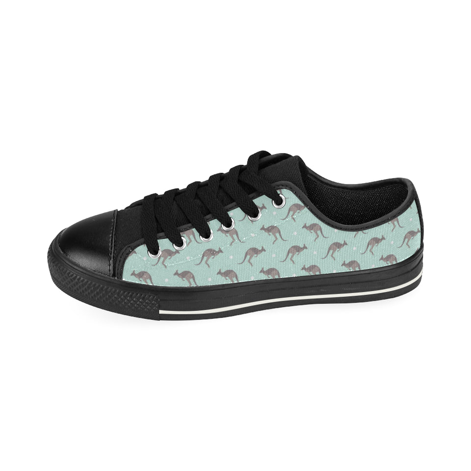 Kangaroo pattern background Men's Low Top Canvas Shoes Black