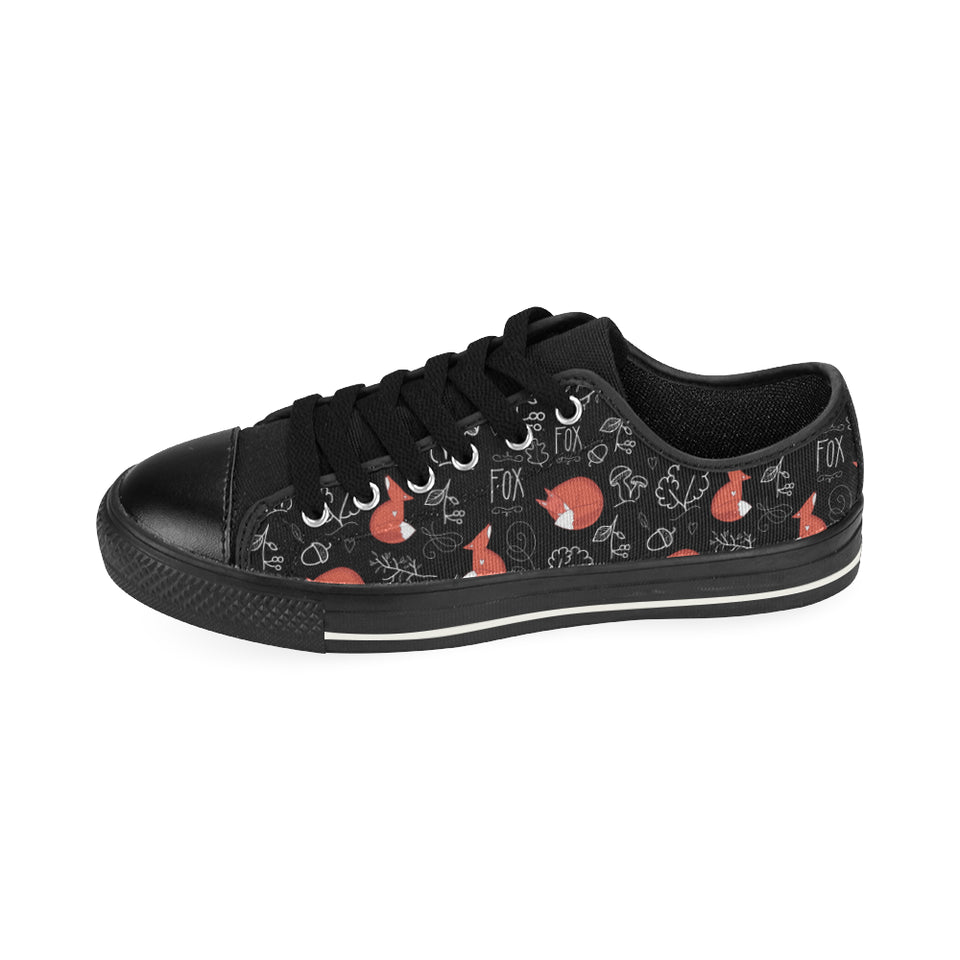 fox sleeping fox pattern Men's Low Top Canvas Shoes Black