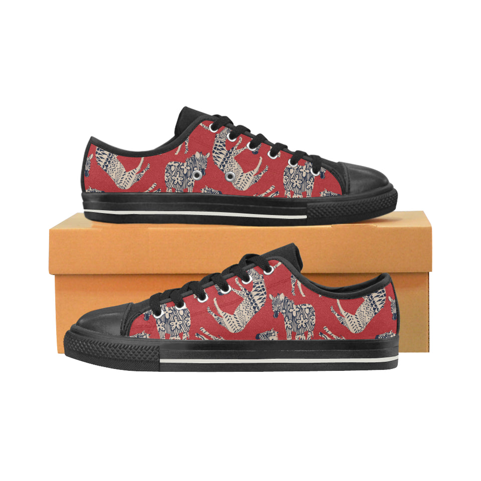 Zebra abstract red background Men's Low Top Canvas Shoes Black