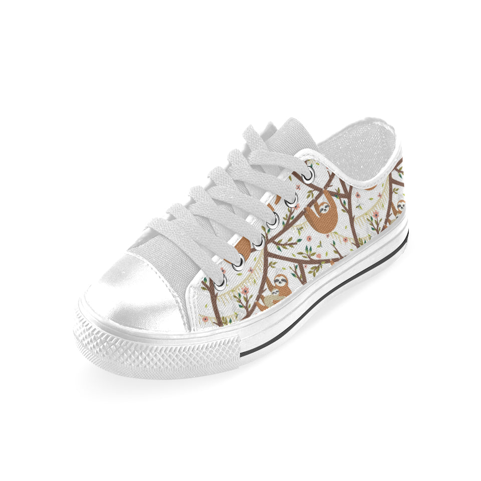 Sloths hanging on the tree pattern Men's Low Top Shoes White