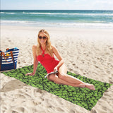 Green hop pattern Beach Towel