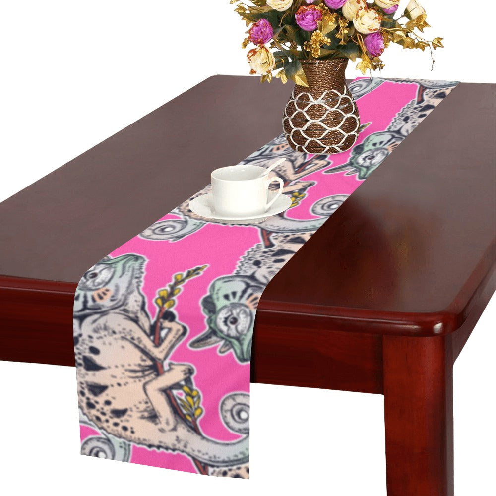 Chameleon lizard pattern pink background Table Runner