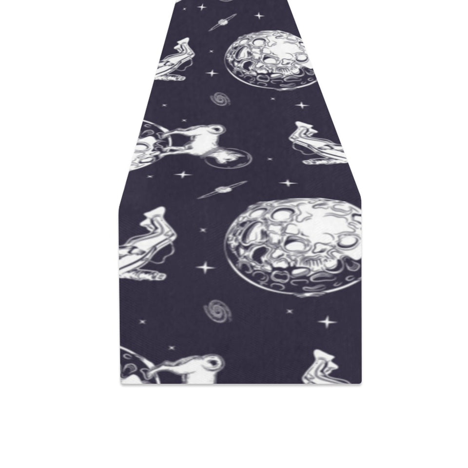 Chihuahua space helmet. astronaut pattern Table Runner