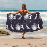 Chihuahua space helmet. astronaut pattern Beach Towel