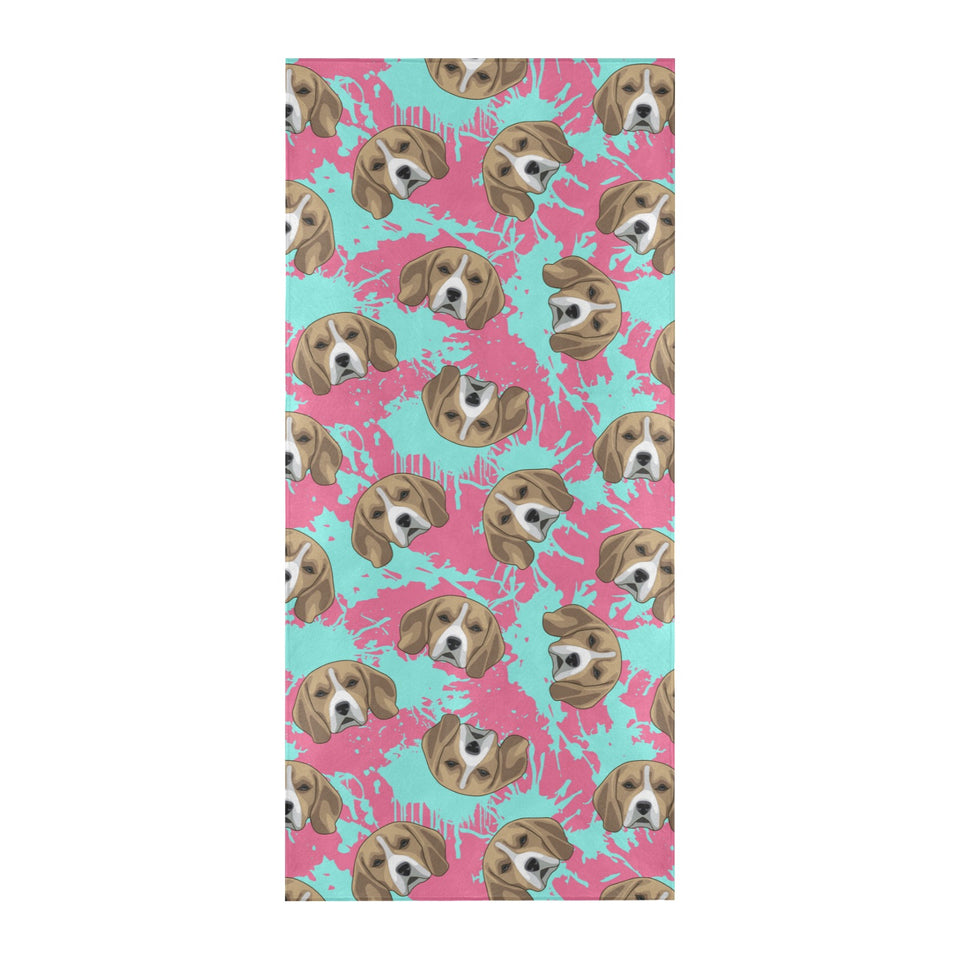 Beagle muzzles turquoise paint splashes pink patte Beach Towel