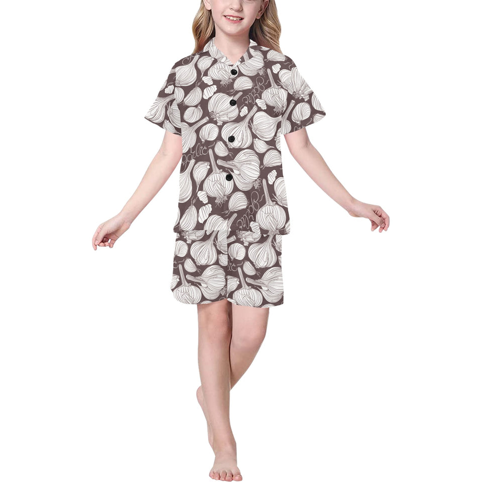 Garlic bulb dark background Kids' Boys' Girls' V-Neck Short Pajama Set