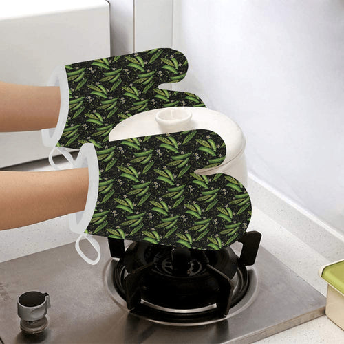 Green Peas Pattern Print Design 02 Heat Resistant Oven Mitts