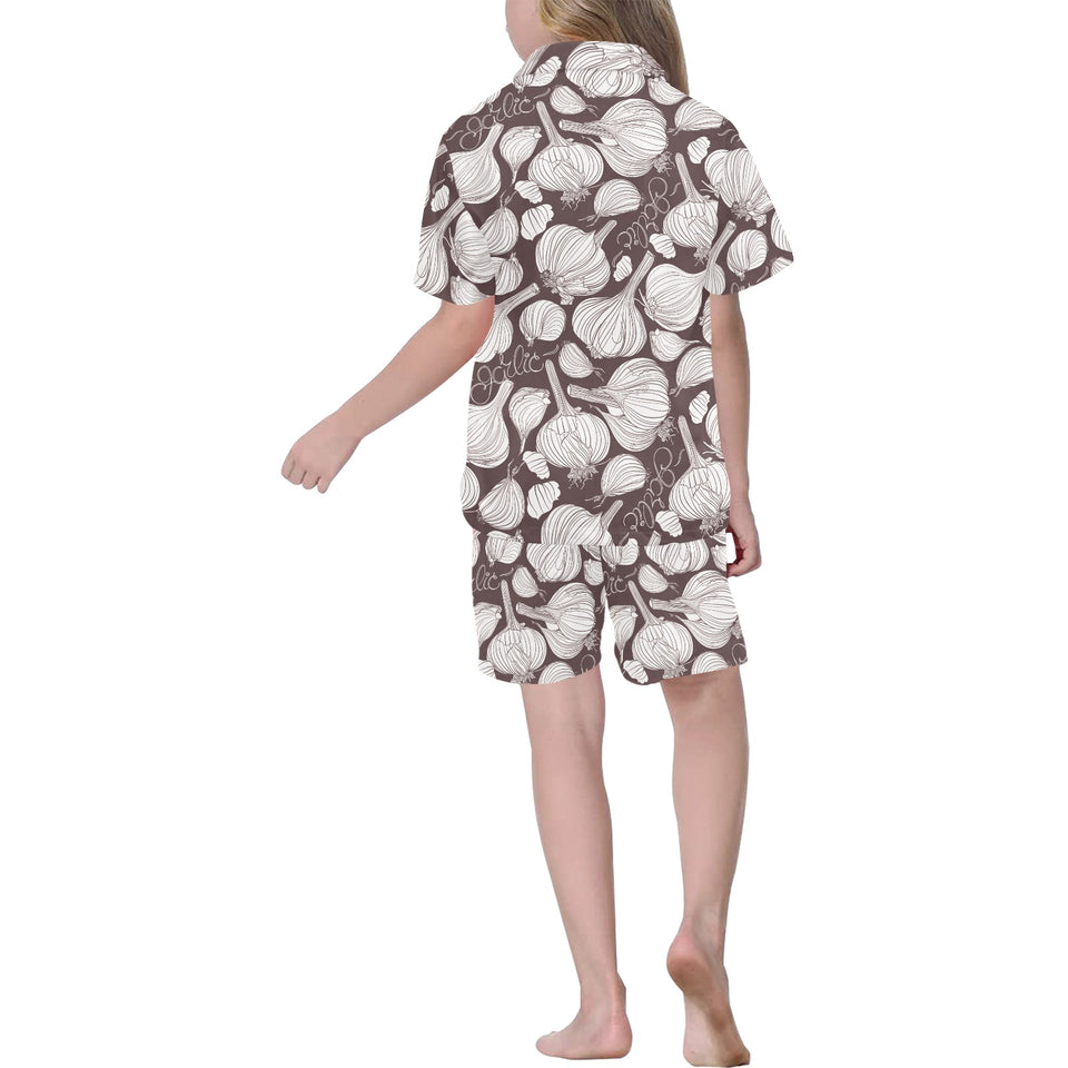 Garlic bulb dark background Kids' Boys' Girls' V-Neck Short Pajama Set