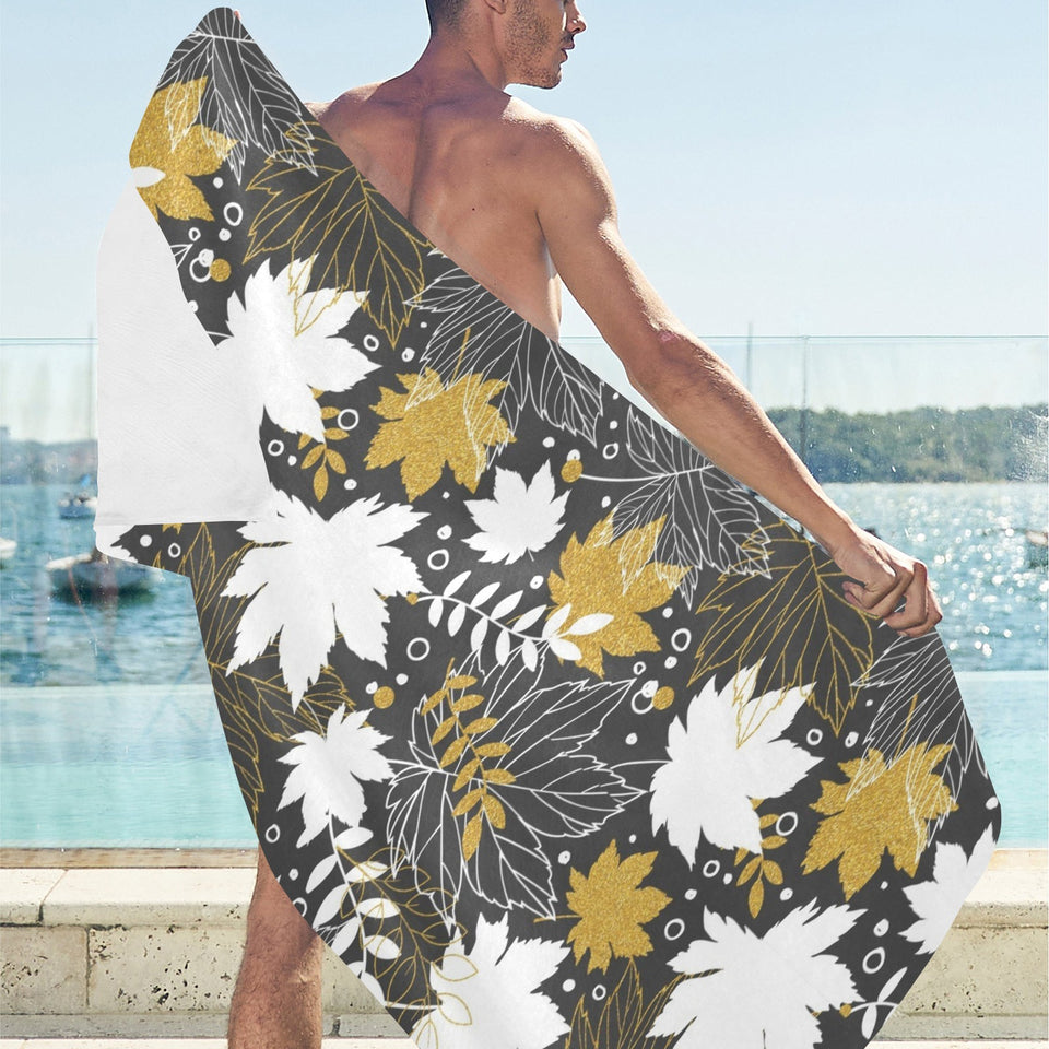 Beautiful gold autumn maple leaf pattern Beach Towel