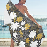 Beautiful gold autumn maple leaf pattern Beach Towel