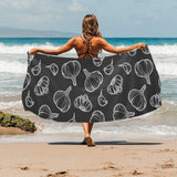 Garlic pattern black background Beach Towel