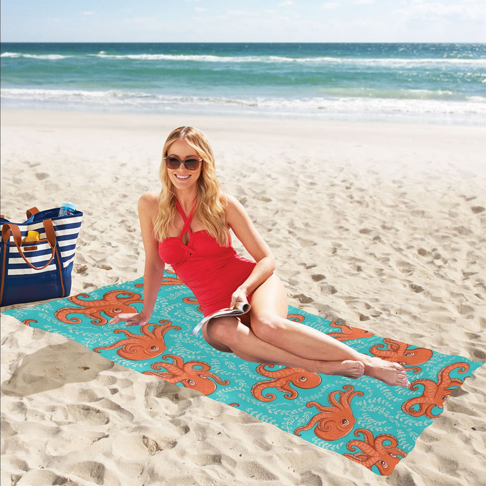 Octopus turquoise background Beach Towel